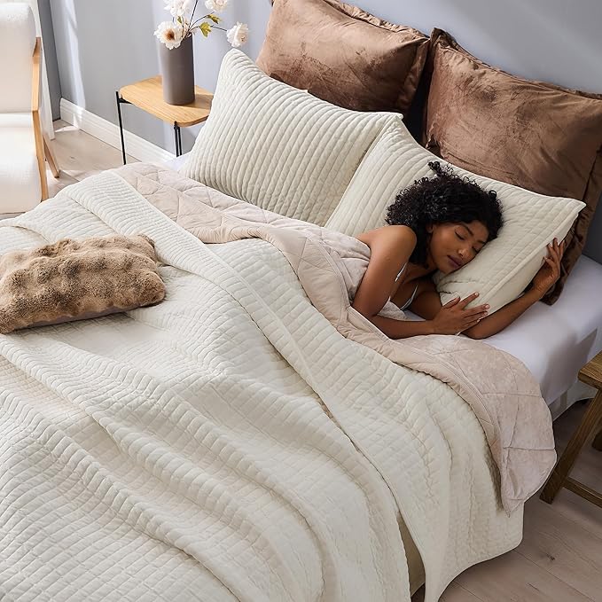 Wonderful Luxury Velvet Quilt - Striped Channel Stitch Cream Quilt King, Soft Velvet Lightweight Comforter, Pet-Friendly, Tear-Resistant, Bedspread Coverlet Bedding Set for All Season,106"x94"