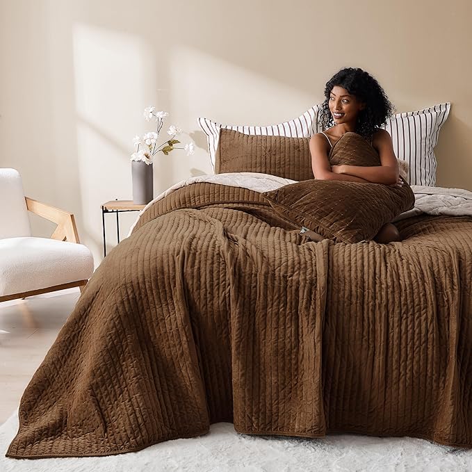 Wonderful Luxury Velvet Quilt - Striped Channel Stitch Brown Quilt Queen, Soft Velvet Lightweight Comforter, Pet-Friendly, Tear-Resistant, Bedspread Coverlet Bedding Set for All Season,94"x94"