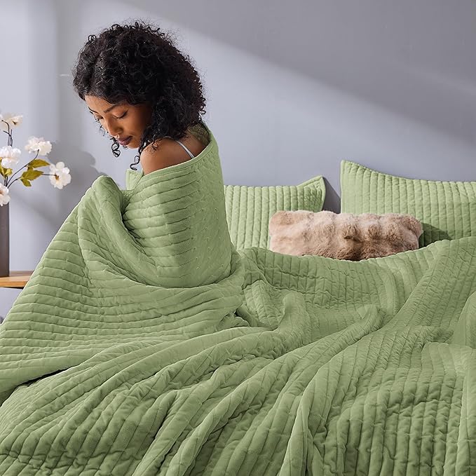 Wonderful Light Green Velvet Quilt King Size Bedding Set, Stitched Lightweight Comforter Luxurious Bedspread Boho Coverlet with Shams for All Season (Mint Green)