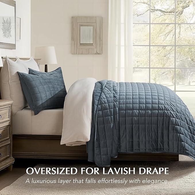 EVERGRACE Pearl Velvet Quilt Set Full Queen Size, Luxurious Soft Velvet Comforter, Lightweight Oversized Bedspread Coverlet, Box Stitch Quilted Bedding Sets for All Season, w/ 2 Shams, Stormy Blue