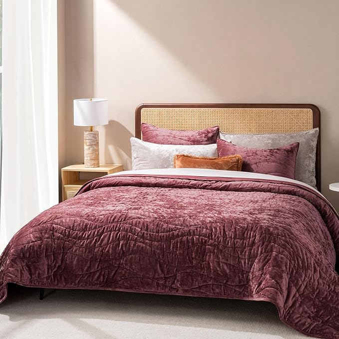 EVERGRACE Luxury Velvet Quilt King Size, Ultra Soft Wave Crushed Velvet Bedding Set, Lightweight Quilted Comforter Set for All Season, Oversized Bedspread Coverlet with 2 Shams, Burgundy