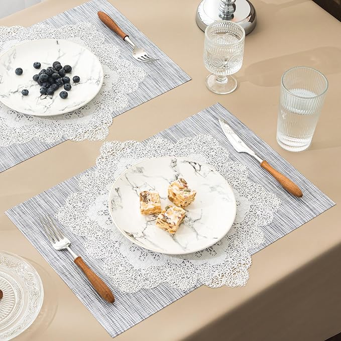 BACKTOEDEN Placemats Set of 4 Heat Resistant Washable Wipeable Placemat Woven Non-Slip Foldable Vinyl/Plastic Place Mats Indoor/Outdoor Mat Kitchen Dining Table Pad, White Snowflake & Gray
