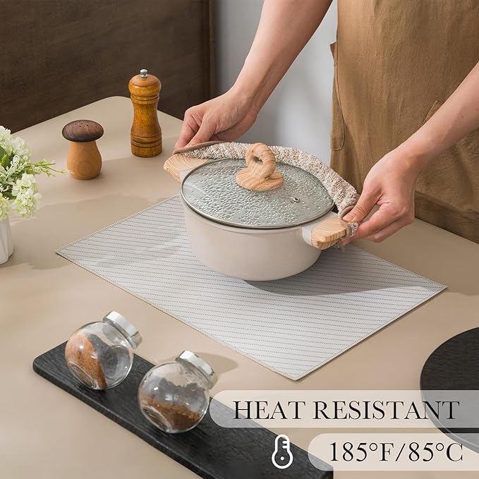 BACKTOEDEN Placemats Set of 6 Heat Resistant Washable Wipeable Placemat Woven Non-Slip Foldable Vinyl/Plastic Place Mats Indoor/Outdoor Mat Kitchen Dining Table Pad, Light Gray Twill