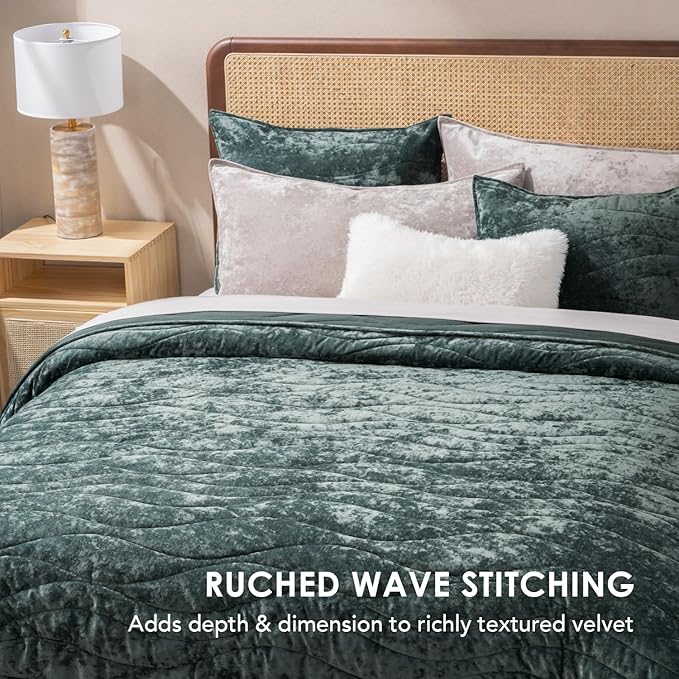 EVERGRACE Luxury Velvet Quilt Queen Size, Ultra Soft Wave Crushed Velvet Bedding Set, Lightweight Quilted Comforter Set for All Season, Oversized Bedspread Coverlet with 2 Shams, Dark Green