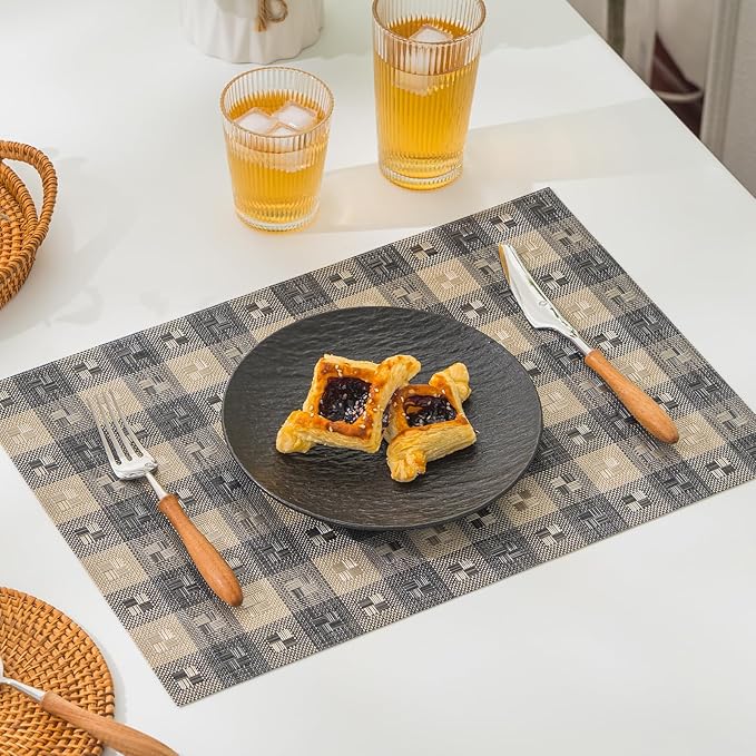 BACKTOEDEN Placemats Set of 6 Heat Resistant Washable Wipeable Placemat Woven Non-Slip Foldable Vinyl/Plastic Place Mats Indoor/Outdoor Mat Kitchen Dining Table Pad, Black Checkered
