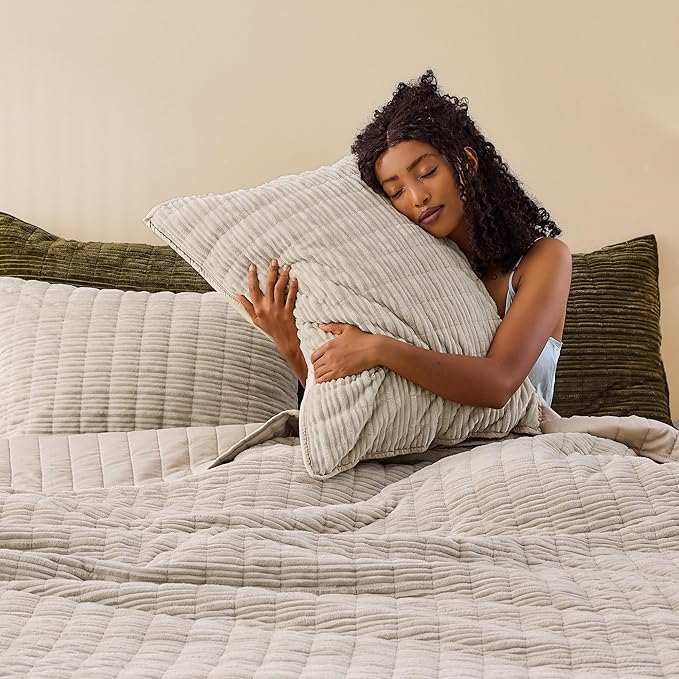 Wonderful Luxury Velvet Quilt - Striped Channel Stitch Beige Quilt King, Soft Corduroy Lightweight Comforter, Pet-Friendly, Tear-Resistant, Bedspread Coverlet Bedding Set for All Season,106"x94"