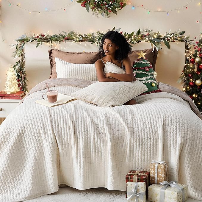 Wonderful Luxury Velvet Quilt - Striped Channel Stitch Cream Quilt King, Soft Velvet Lightweight Comforter, Pet-Friendly, Tear-Resistant, Bedspread Coverlet Bedding Set for All Season,106"x94"