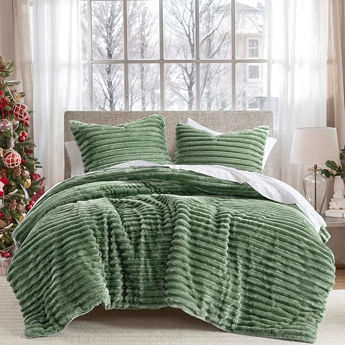 Intelligent Design King Comforter Set, Cozy Plush Bedding, Microfiber Reverse, 3 Piece, Lightweight, Super Soft Ribbed Velvet Comforter 2 Shams, All Season Fluffy Bed Set, Avril, King/Cal King Green