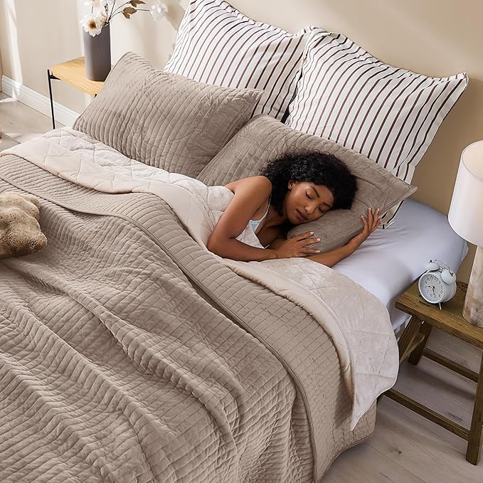 Wonderful Luxury Velvet Quilt - Striped Channel Stitch Apricot Beige Quilt King, Soft Velvet Lightweight Comforter, Pet-Friendly, Tear-resistant, Bedspread Coverlet Bedding Set for All Season,106"x94"