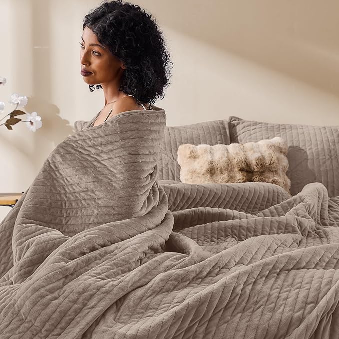 Wonderful Luxury Velvet Quilt - Striped Channel Stitch Apricot Beige Quilt Queen, Soft Velvet Lightweight Comforter, Pet-Friendly, Tear-resistant, Bedspread Coverlet Bedding Set for All Season,94"x94"