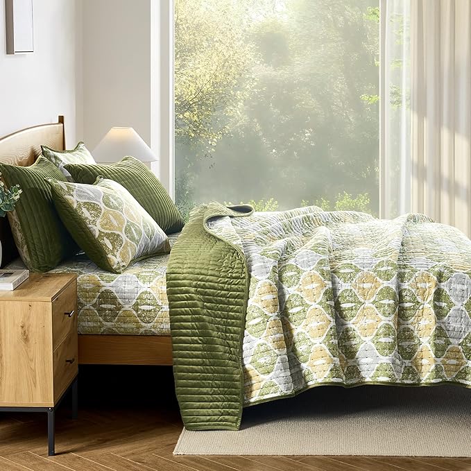 Wonderful Velvet Quilt Set - Striped Channel Stitch Green Quilt Queen, Rustic Ogee Printed Cotton Reversible Lightweight Comforter, Farmhouse Soft Bedspread Coverlet Bedding for All Season, 94"x94"