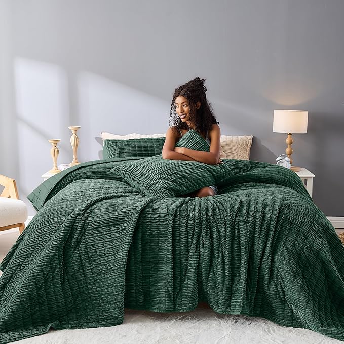 Wonderful Luxury Velvet Quilt - Striped Channel Stitch Forest Green Quilt Queen, Soft Corduroy Lightweight Comforter, Pet-Friendly, Tear-Resistant, Bedspread Coverlet Bedding for All Season,94"x94"