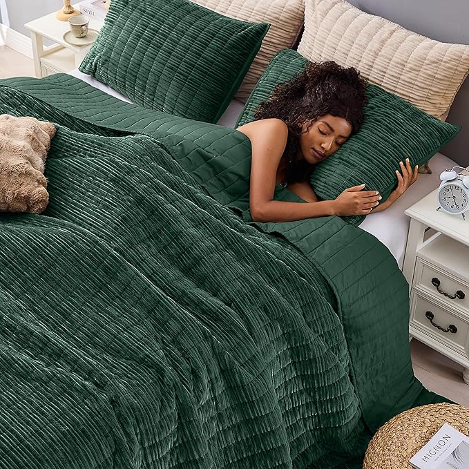 Wonderful Luxury Velvet Quilt - Striped Channel Stitch Forest Green Quilt King, Soft Corduroy Lightweight Comforter, Pet-Friendly, Tear-Resistant, Bedspread Coverlet Bedding for All Season,106"x94"