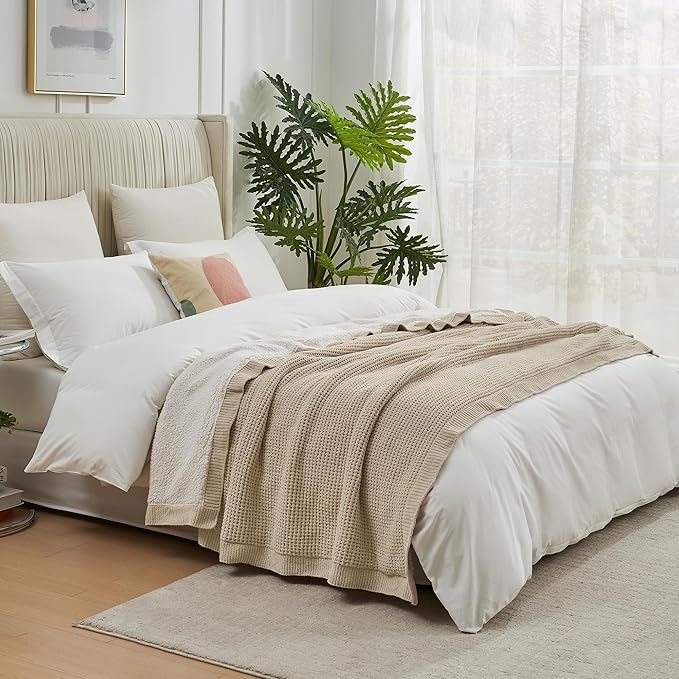 Amélie Home Reversible Waffle Weave Throw Blanket, Chenille Knit with Warm Sherpa, Soft Cozy Blanket for Couch, 50"x60", Beige