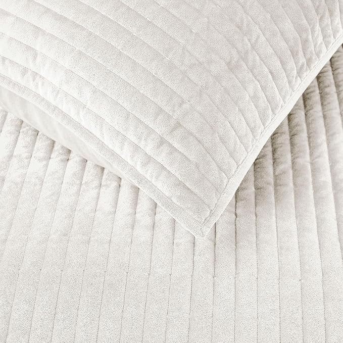 Wonderful Luxury Velvet Quilt - Striped Channel Stitch Cream Quilt King, Soft Velvet Lightweight Comforter, Pet-Friendly, Tear-Resistant, Bedspread Coverlet Bedding Set for All Season,106"x94"