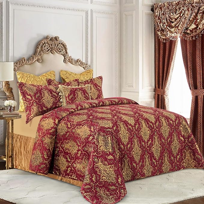 Loom and Mill Luxury Quilt Set 3 Piece, Classic Damask Quilted Bedspread Queen Size with 2 Shams, Soft Lightweight Jacquard Bedding Coverlet Set for Christmas All Season (Red, Queen)