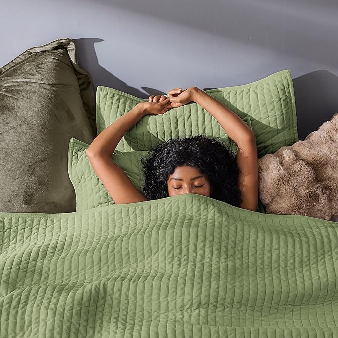 Wonderful Light Green Velvet Quilt King Size Bedding Set, Stitched Lightweight Comforter Luxurious Bedspread Boho Coverlet with Shams for All Season (Mint Green)