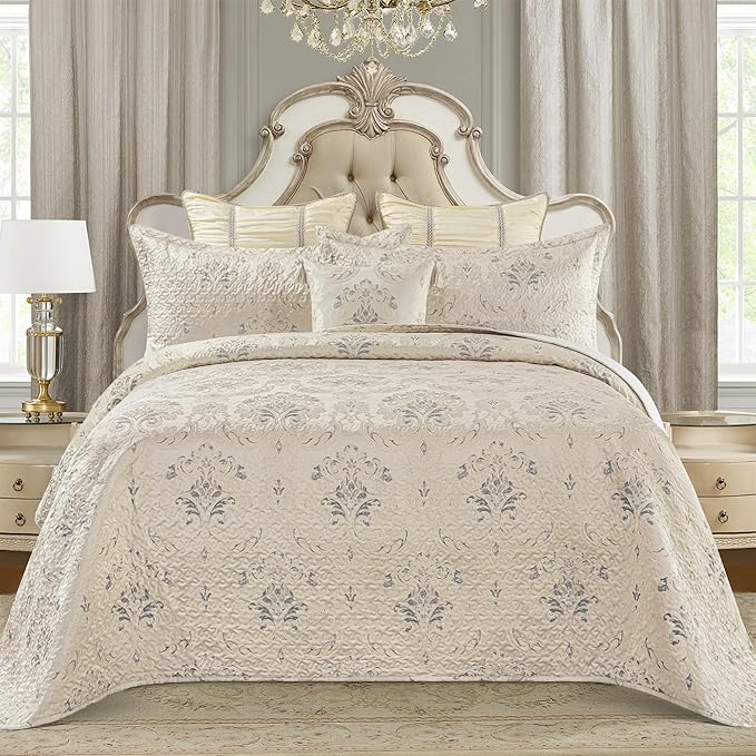 Loom and Mill Luxury Quilt Set 3 Piece, Elegant Floral Quilted Bedspread King Size with 2 Shams, Soft Lightweight Jacquard Bedding Coverlet Set for Christmas All Season (Light Apricot, King)