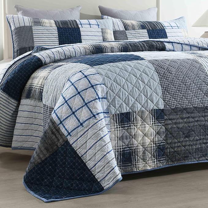 DURLENGEN Blue & Grey Patchwork 100% Cotton King Quilt 3Pcs,Patchwork Blue & Grey Pattern on White,Luxury Lightweight Coverlet Sets for All Season(King 106x96,Blue & Grey Patchwork)