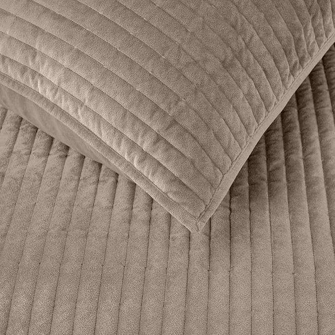 Wonderful Luxury Velvet Quilt - Striped Channel Stitch Apricot Beige Quilt King, Soft Velvet Lightweight Comforter, Pet-Friendly, Tear-resistant, Bedspread Coverlet Bedding Set for All Season,106"x94"